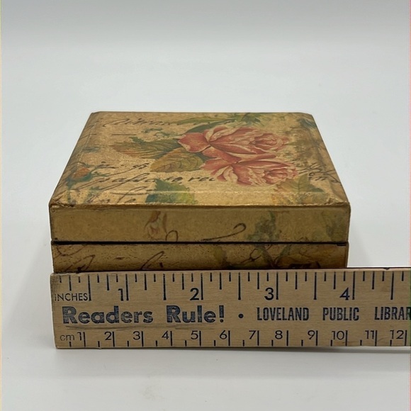 GOLDEN WOOD TREASURE BOX - Picture 5 of 6